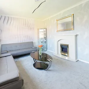 Modern House With 2 Parking Spaces Holiday home